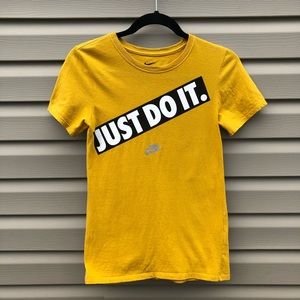 NIKE | athletic cut Nike Tee